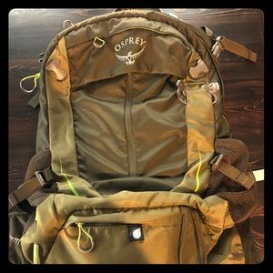 Green Osprey Stratos 24 Pack